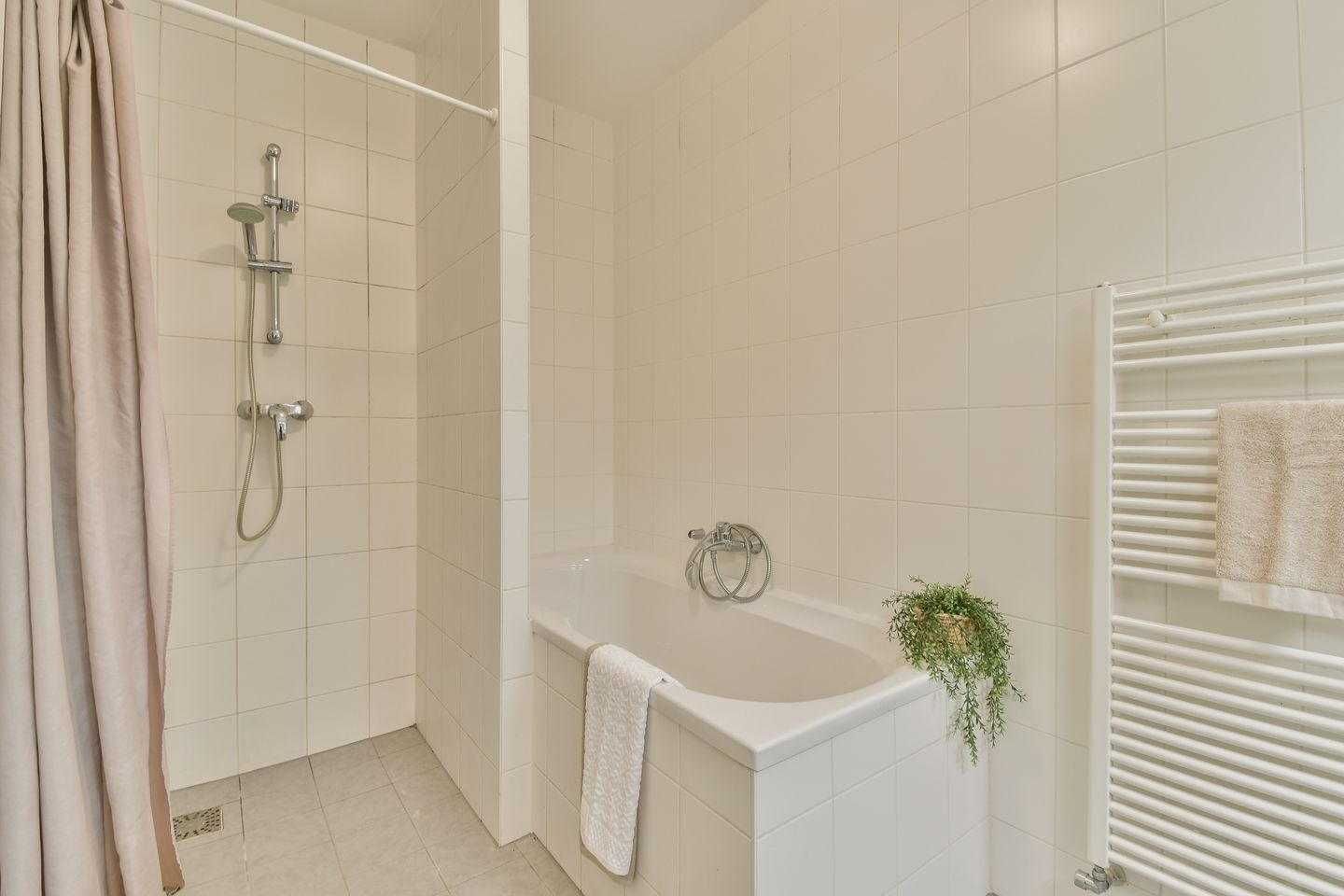 Foto 19 van Titus van Rijnstraat 150