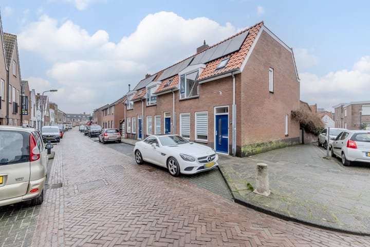 Photo 1 of Zuiderstraat 34-A
