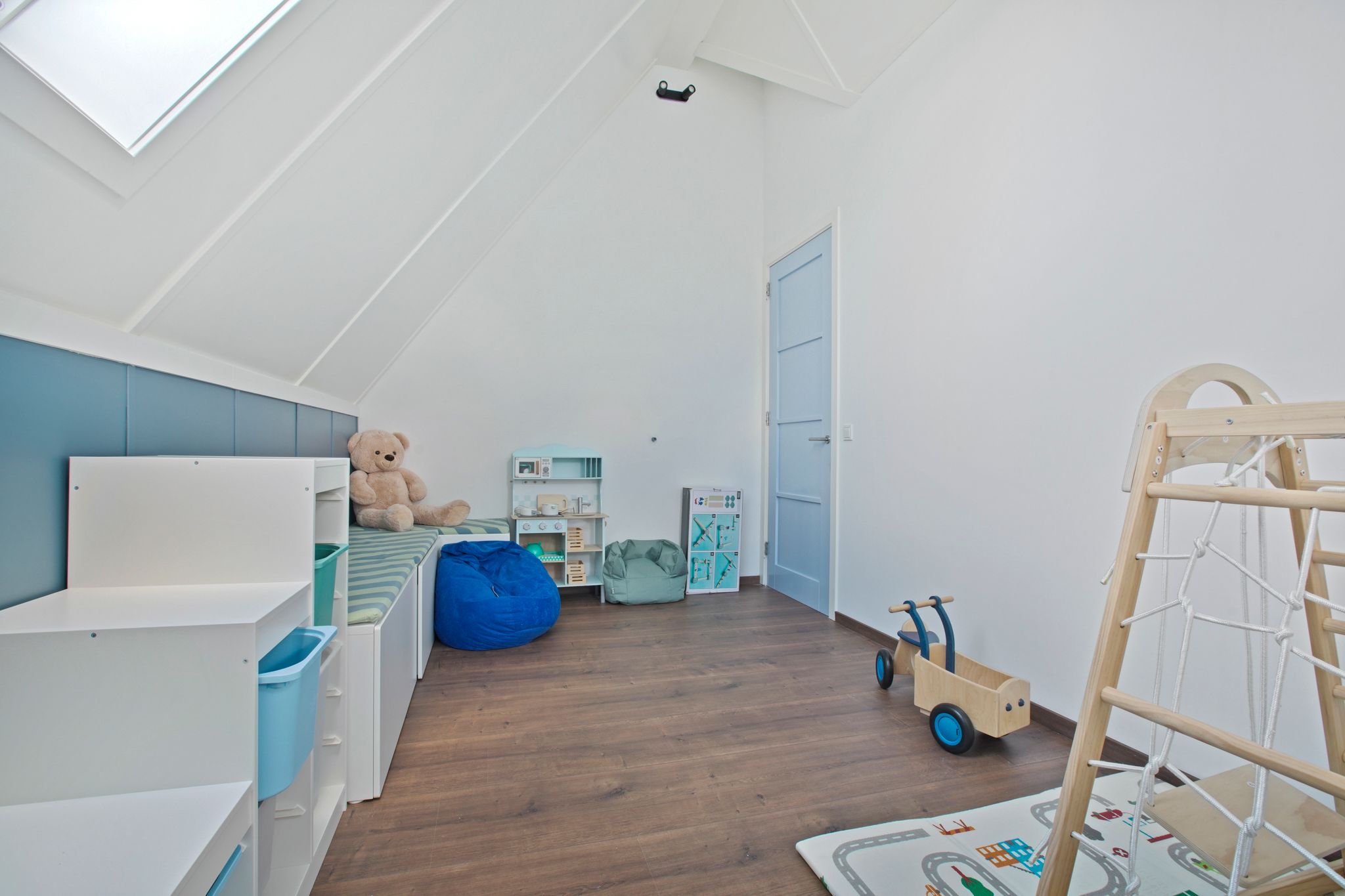 Foto 24 van Harmsen van der Beeklaan 4