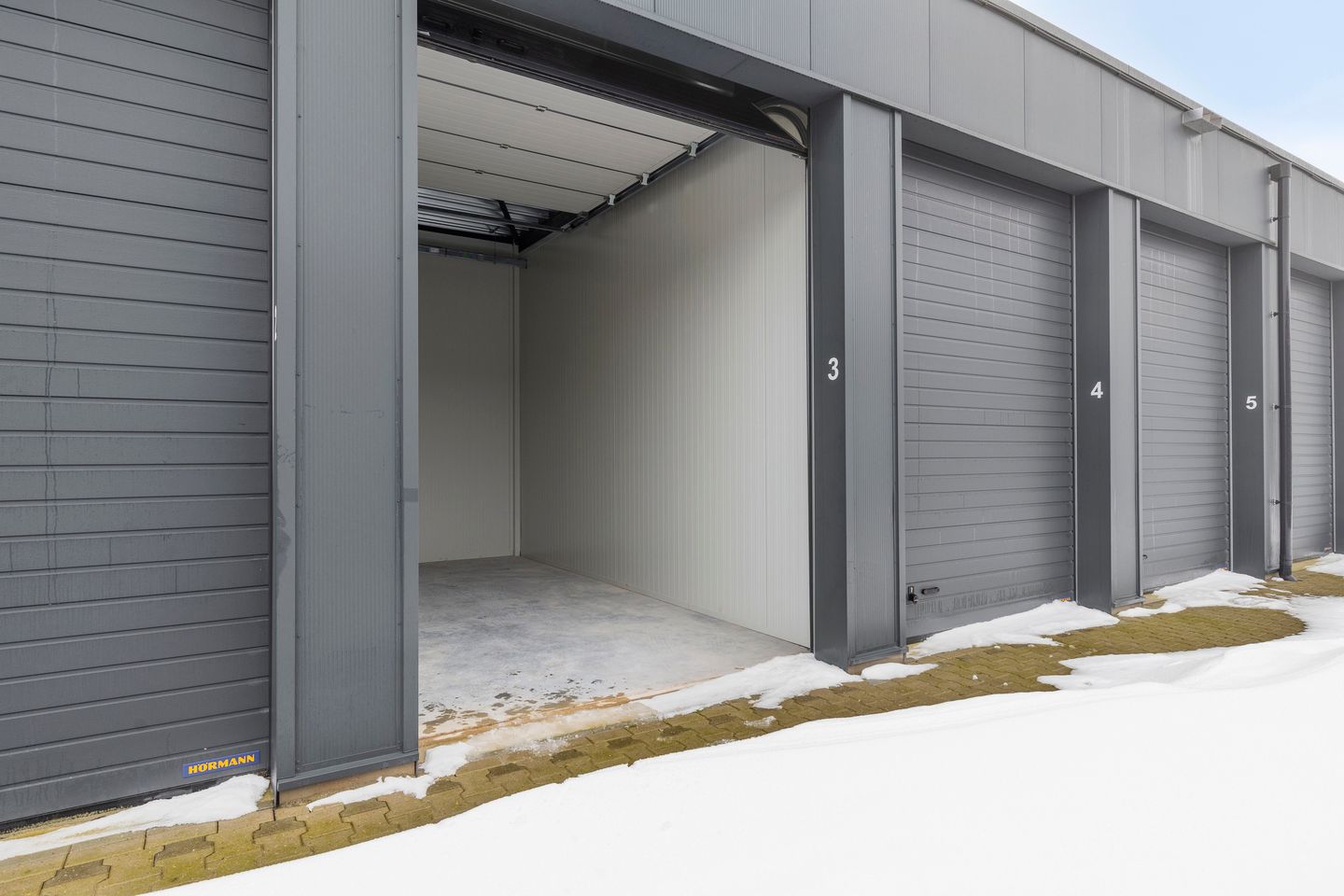 View photo 2 of Beneluxweg 216-C3