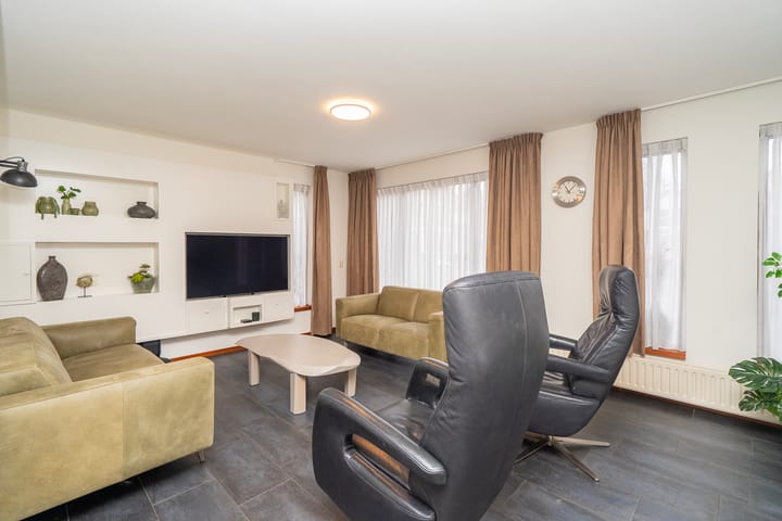 Photo 2 of Dokkumstraat 22