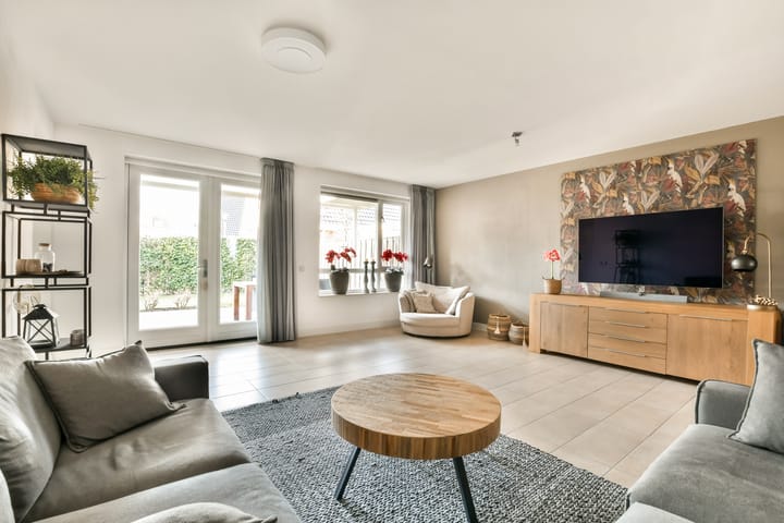 Photo 6 of Linnaeuslaan 25