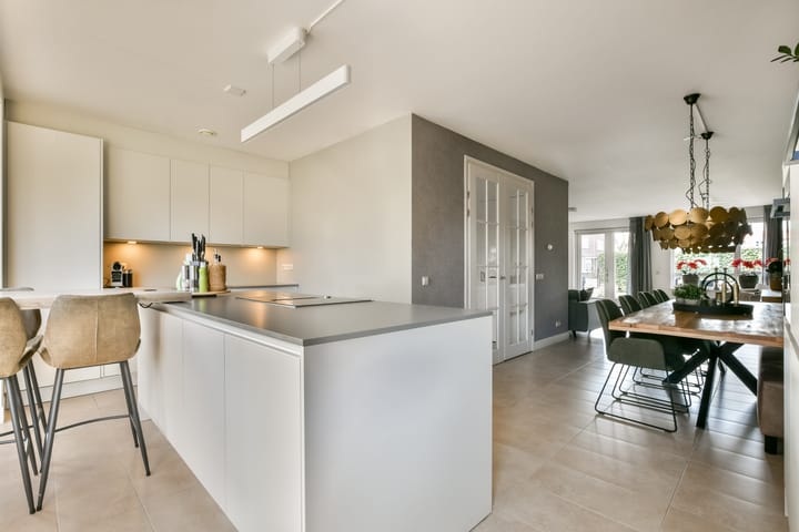 Photo 13 of Linnaeuslaan 25