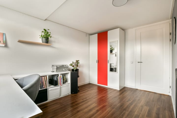 Photo 32 of Linnaeuslaan 25