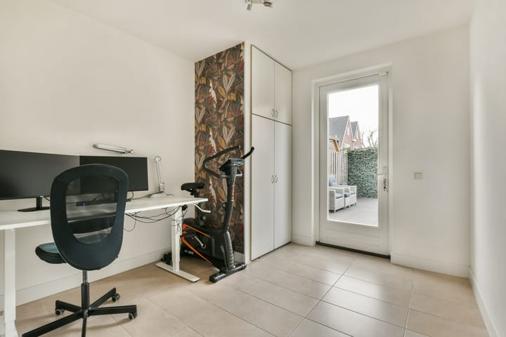 Photo 37 of Linnaeuslaan 25