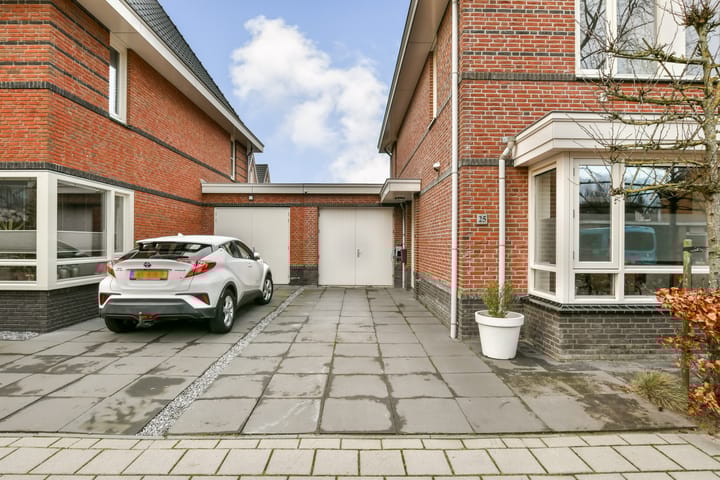 Photo 39 of Linnaeuslaan 25