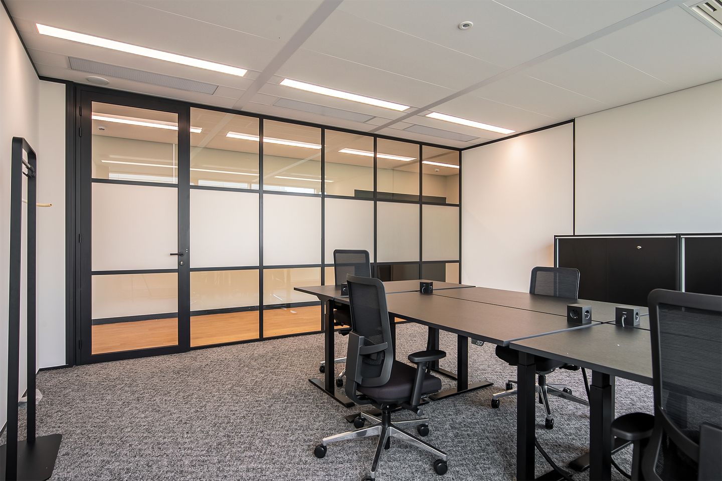 Bekijk foto 1 van Mercuriusplein 1