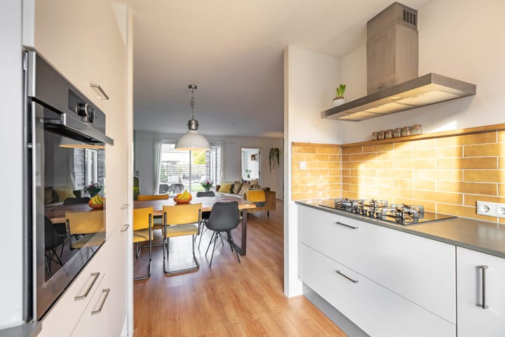 Foto 12 van Van den Broekstraat 2