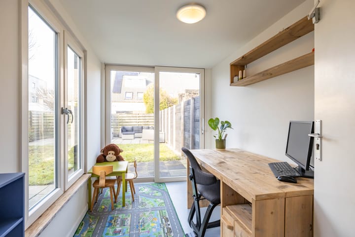 Foto 15 van Van den Broekstraat 2