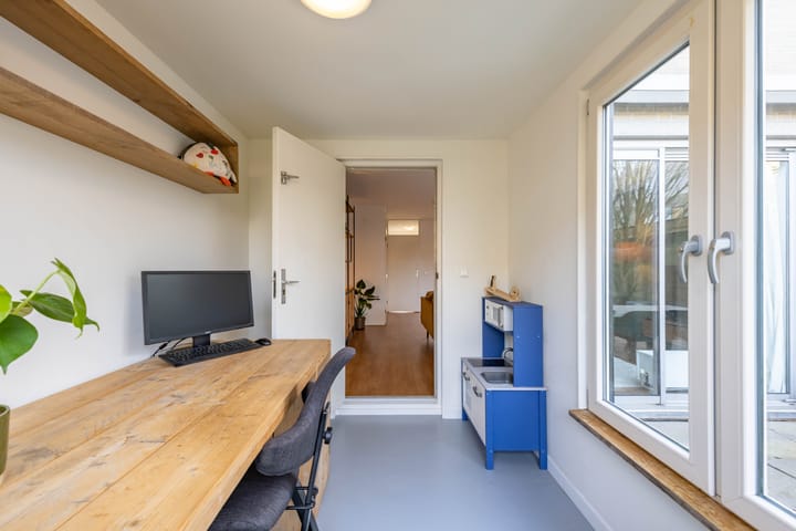 Foto 16 van Van den Broekstraat 2