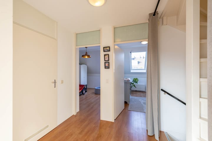 Foto 19 van Van den Broekstraat 2