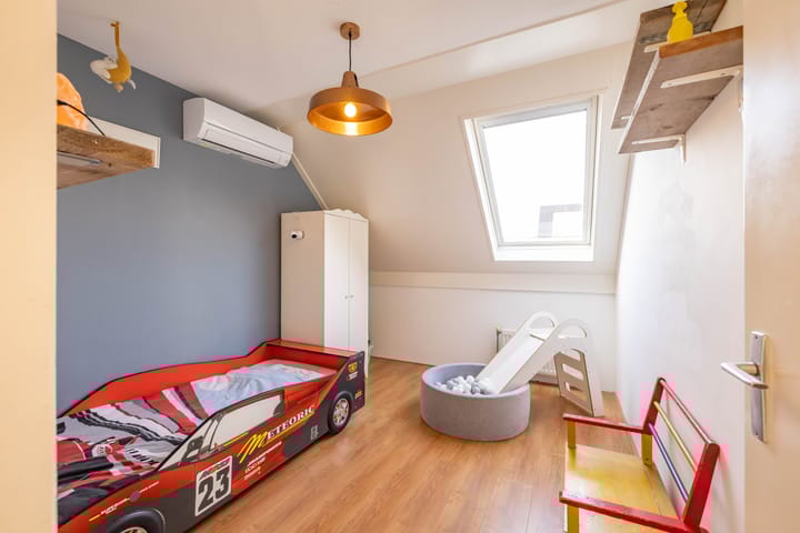 Foto 25 van Van den Broekstraat 2