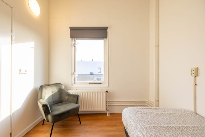 Foto 33 van Van den Broekstraat 2