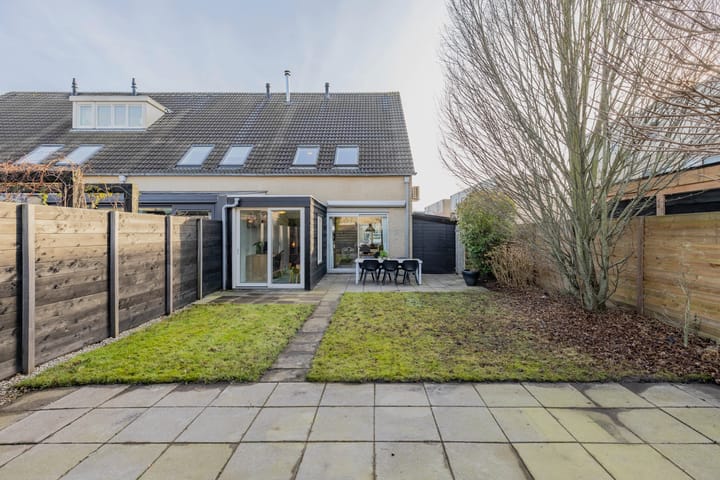 Foto 36 van Van den Broekstraat 2