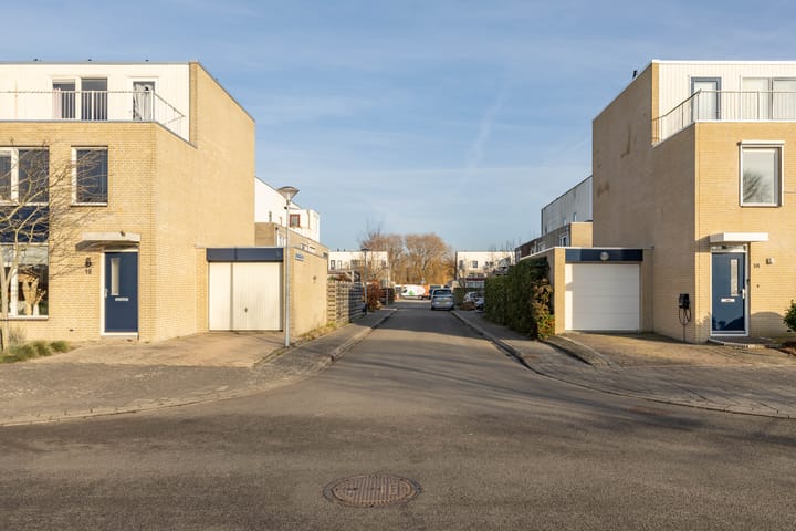 Foto 39 van Van den Broekstraat 2