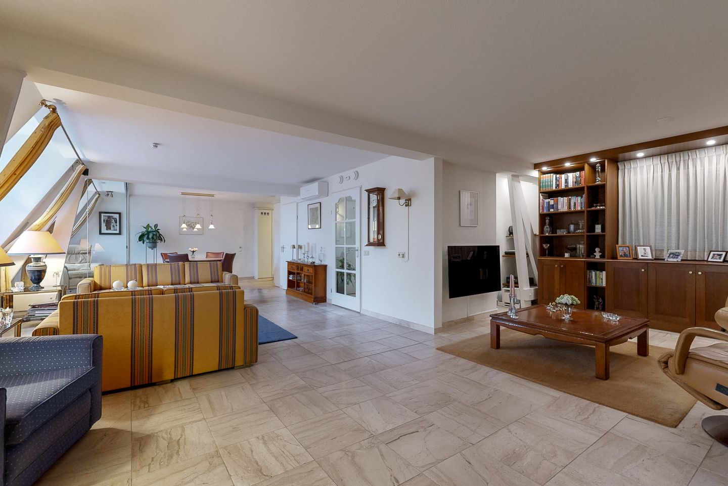 Foto 4 van Kennemerstraatweg 2-X