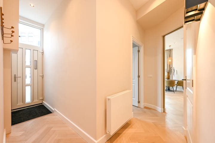 Photo 6 of Renbaanstraat 93