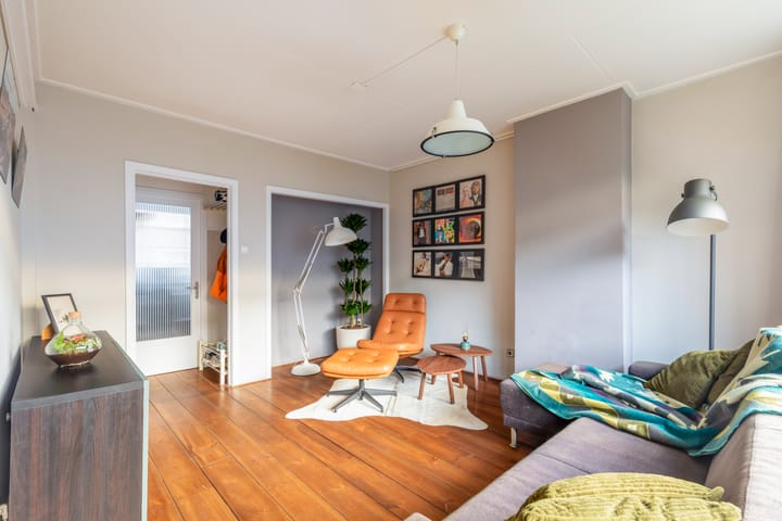 Photo 8 of Van Vlooswijkstraat 16-B