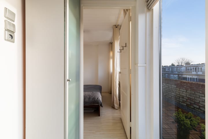 Photo 32 of Van Vlooswijkstraat 16-B