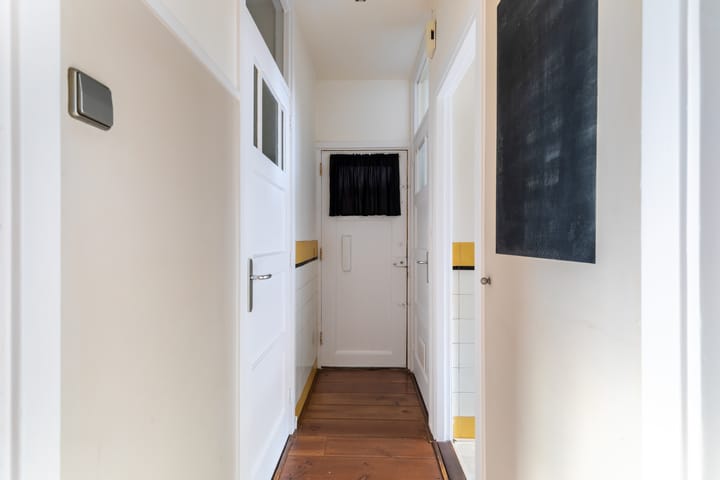 Photo 41 of Van Vlooswijkstraat 16-B