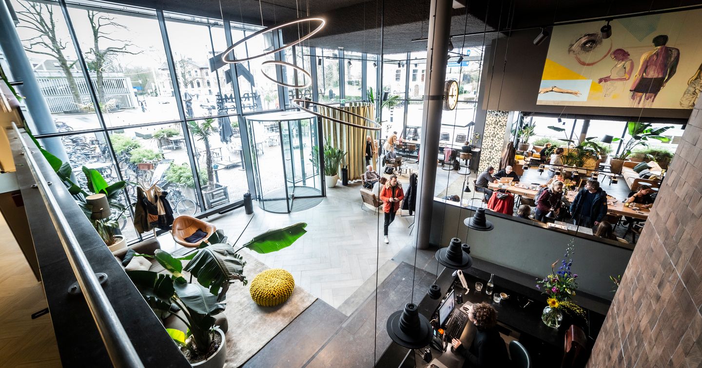 View photo 4 of Kennemerplein 6-14