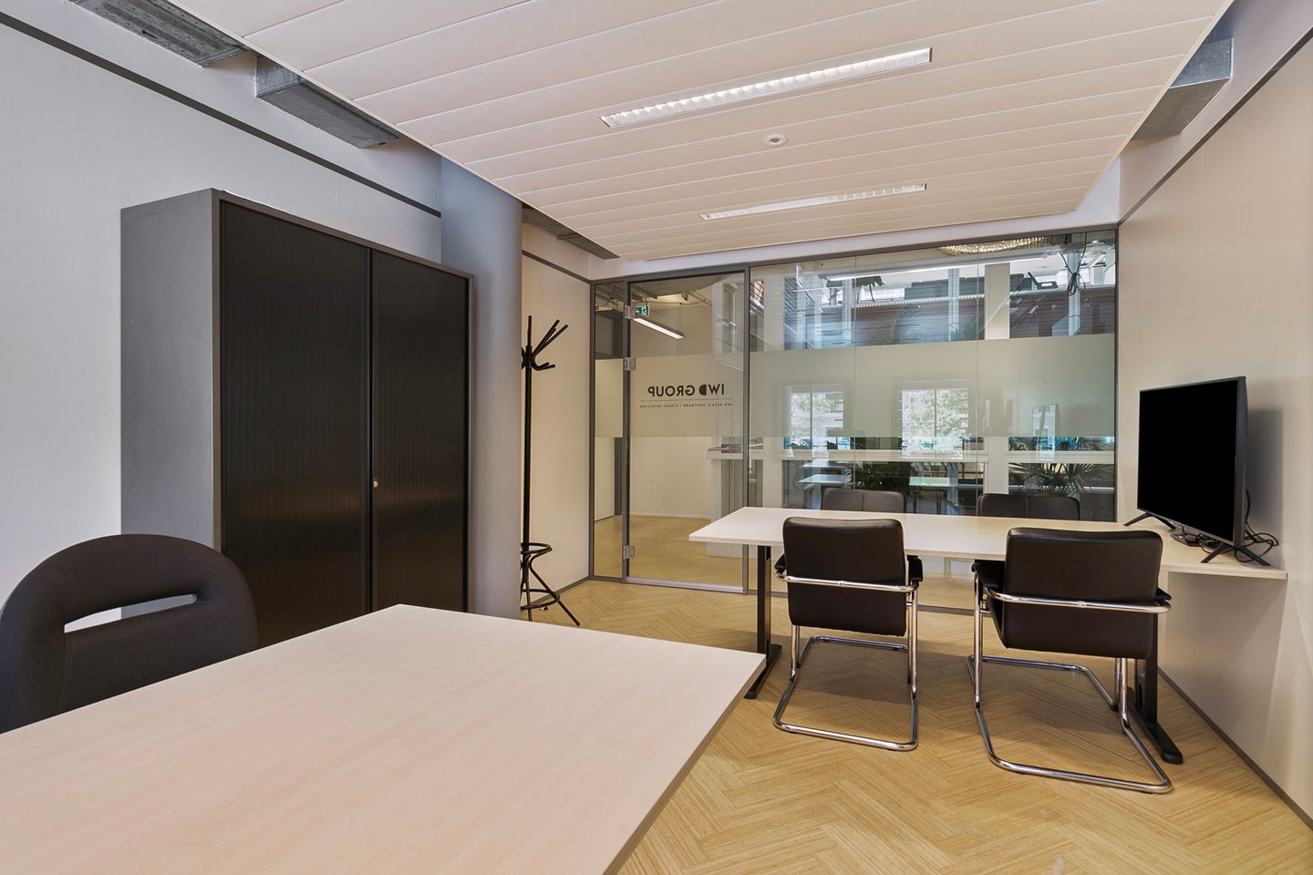 Bekijk foto 2 van Kennemerplein 6-14