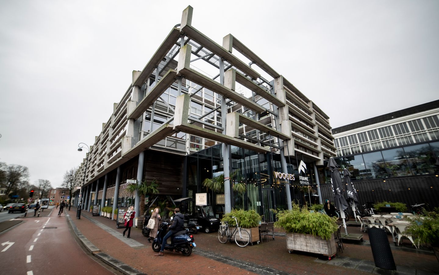 Bekijk foto 2 van Kennemerplein 6-14