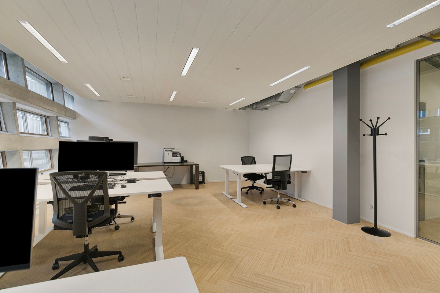 Bekijk foto 2 van Kennemerplein 6-14