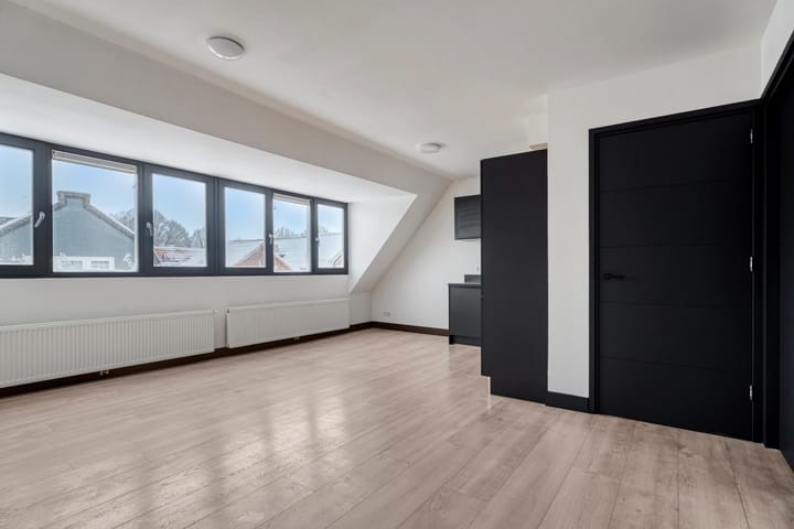 Photo 7 of Weikamp 13