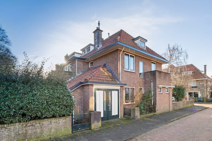 Foto 5 van Den Burghstraat 11