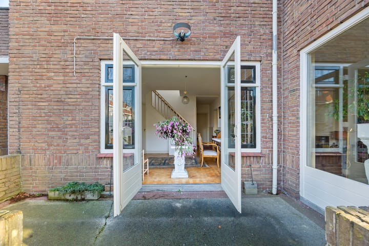 Foto 6 van Den Burghstraat 11