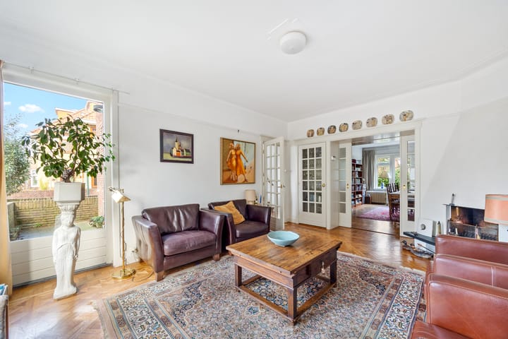 Foto 10 van Den Burghstraat 11