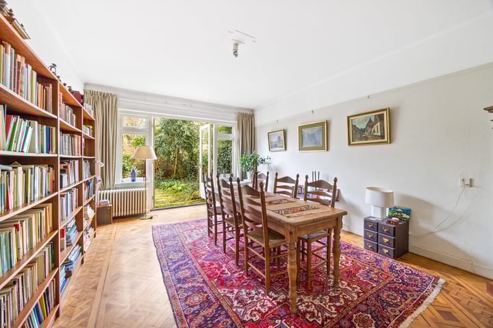 Foto 13 van Den Burghstraat 11