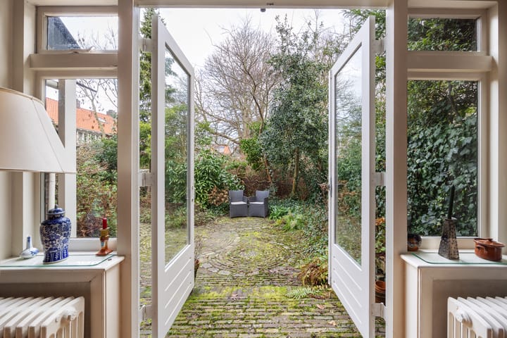 Foto 14 van Den Burghstraat 11