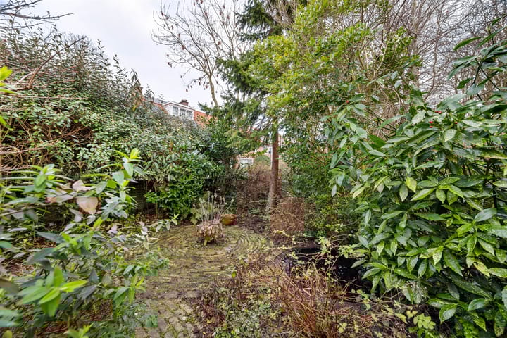 Foto 15 van Den Burghstraat 11