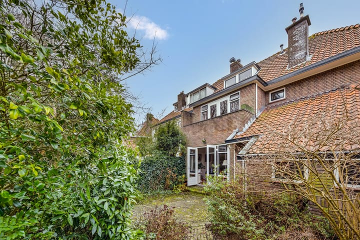 Foto 16 van Den Burghstraat 11