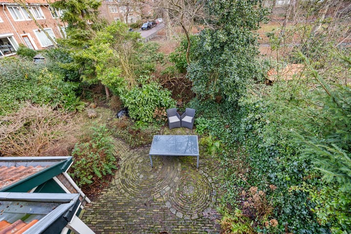 Foto 29 van Den Burghstraat 11