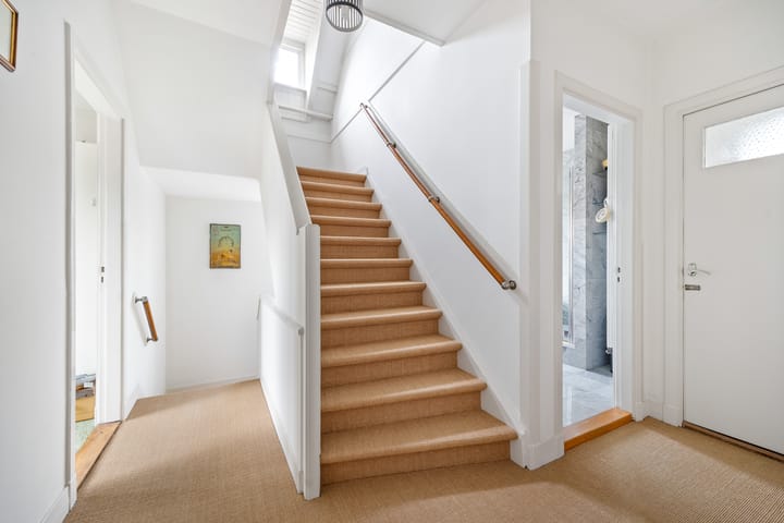 Foto 30 van Den Burghstraat 11