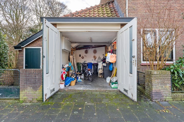 Foto 37 van Den Burghstraat 11