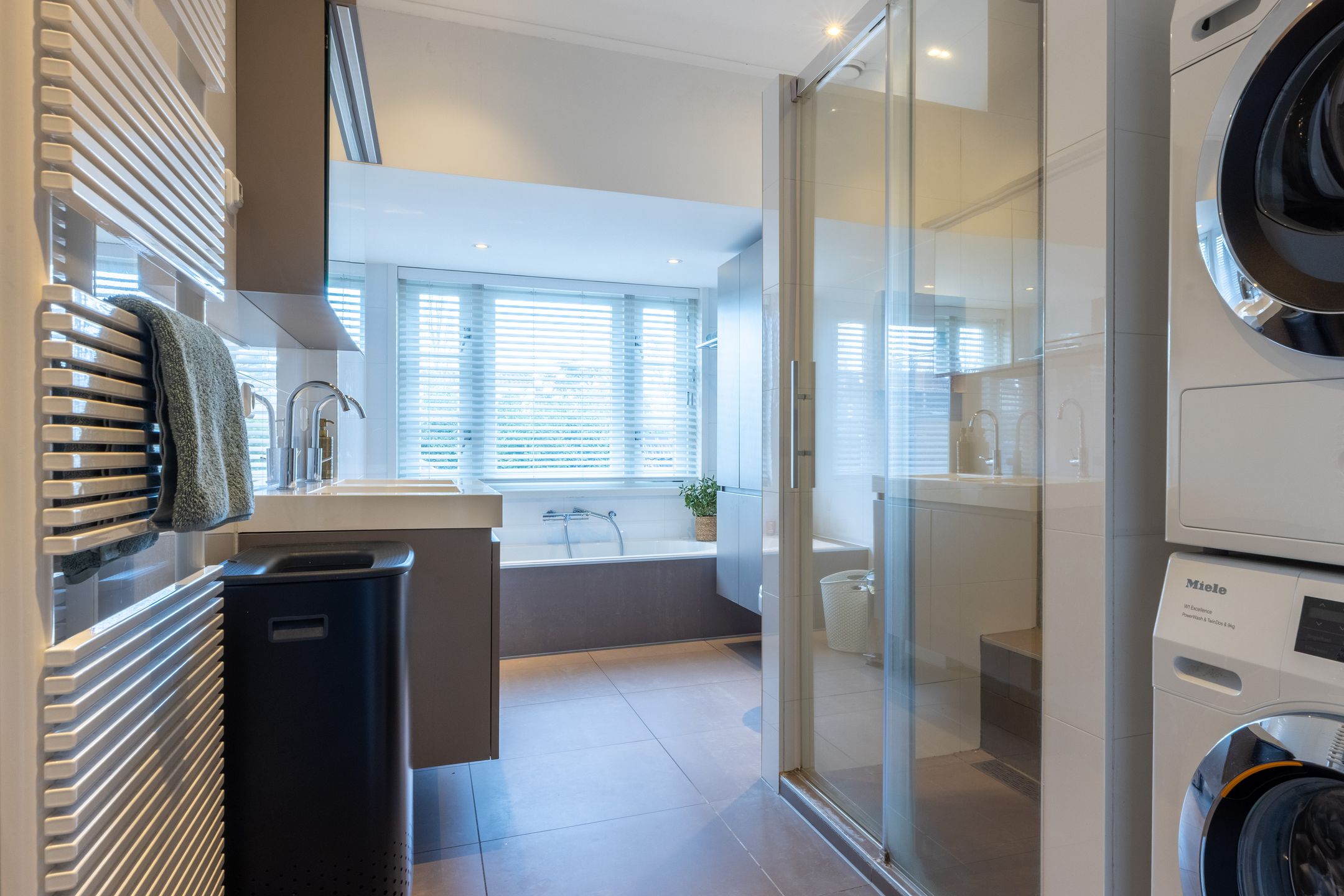 Photo 27 of Irisstraat 11