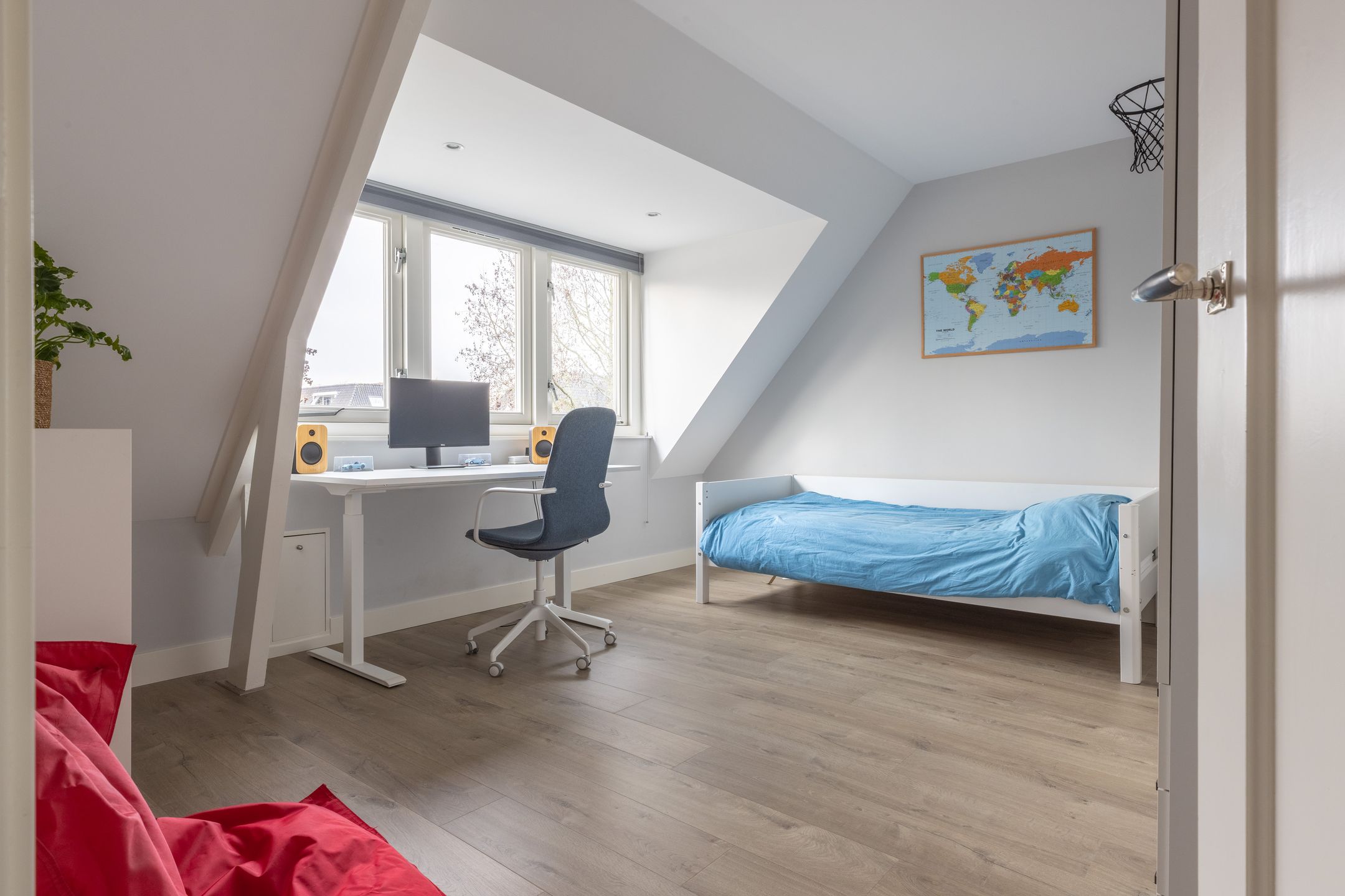 Photo 36 of Irisstraat 11