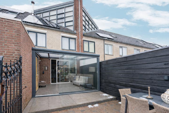 Photo 7 of Count Basiestraat 44