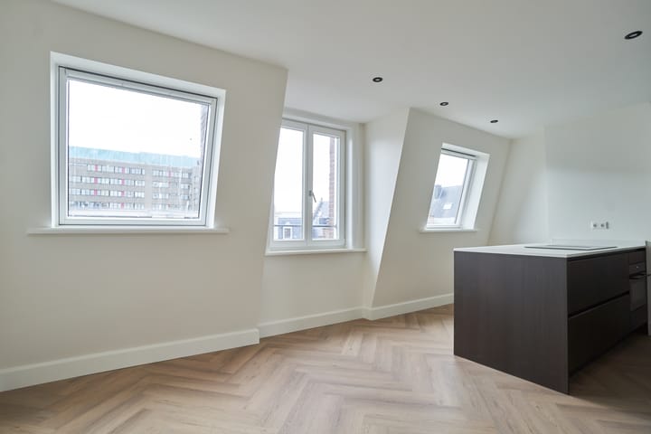 Foto 10 van Tilanusstraat 75-4