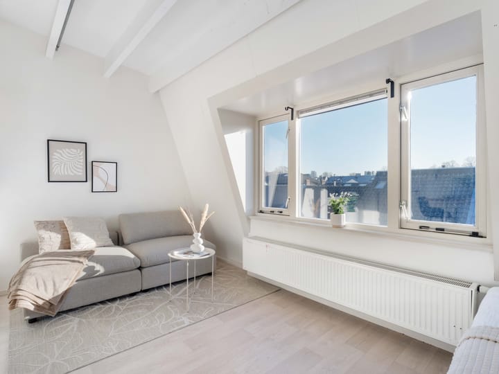 Photo 2 of Adriaanstraat 28-E