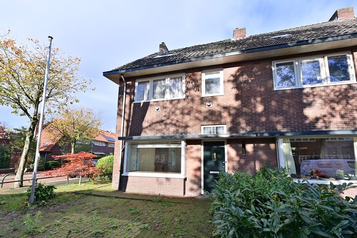 Photo 2 of Van 't Hoffstraat 11