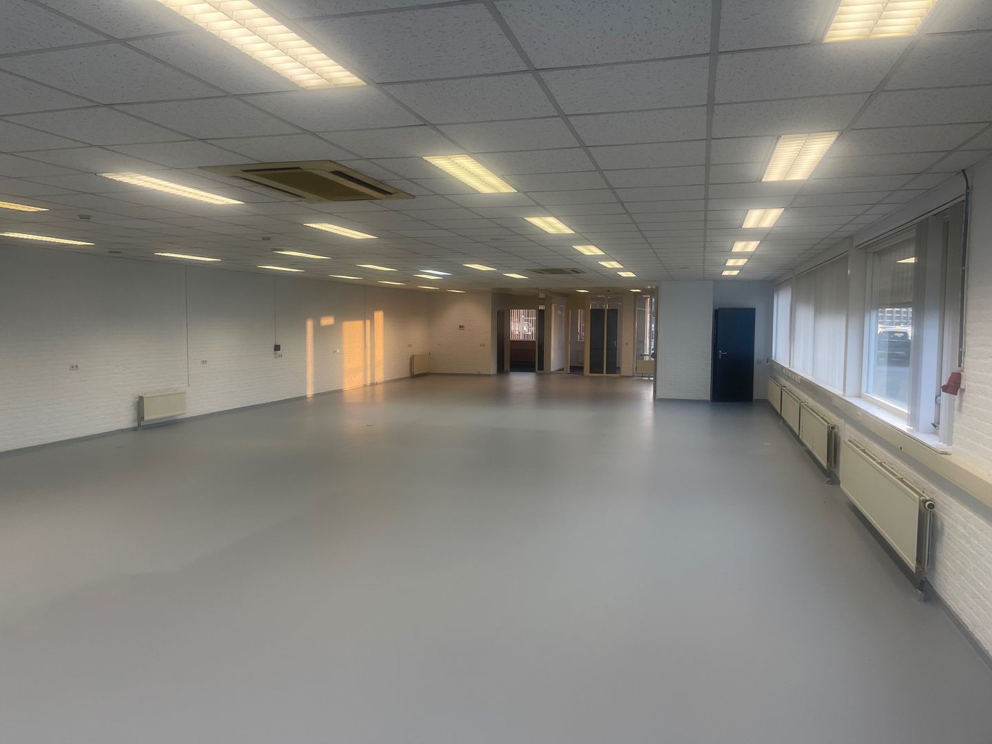 Bekijk foto 2 van Kapitein Hatterasstraat 15