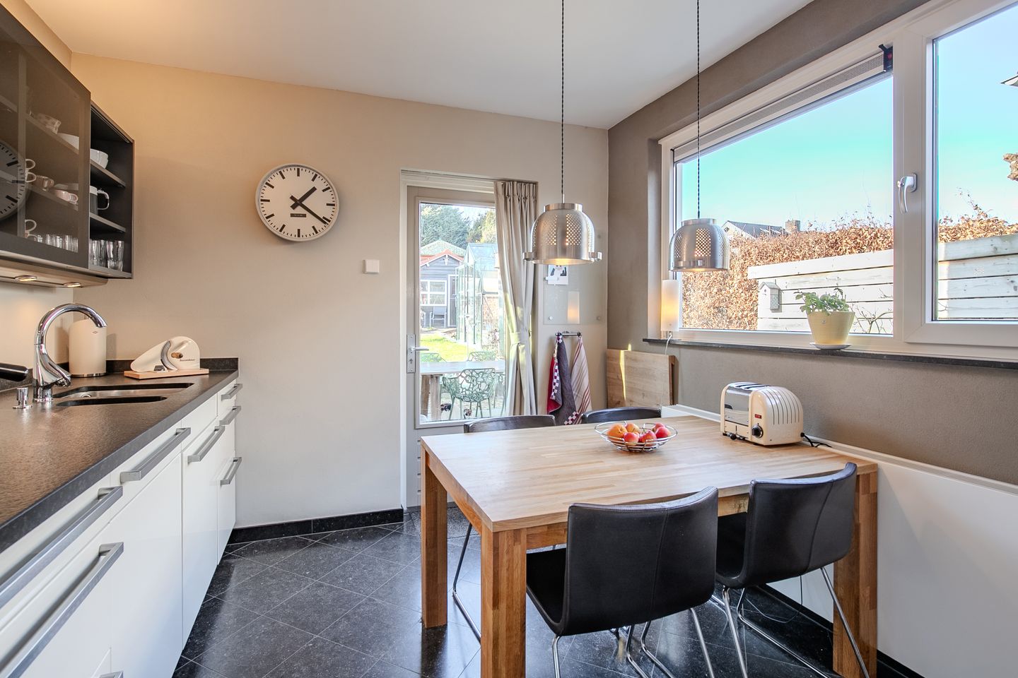 992.jpg?options=width=1440