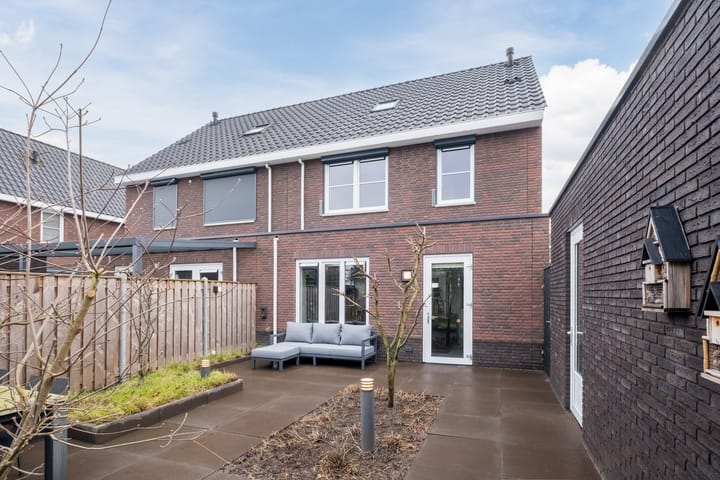 Foto 2 van Klokstaart 69