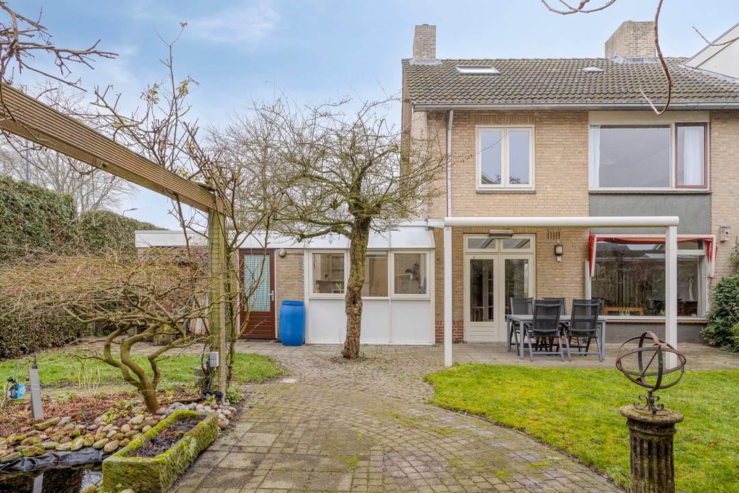 Foto 38 van Pioenroosstraat 1