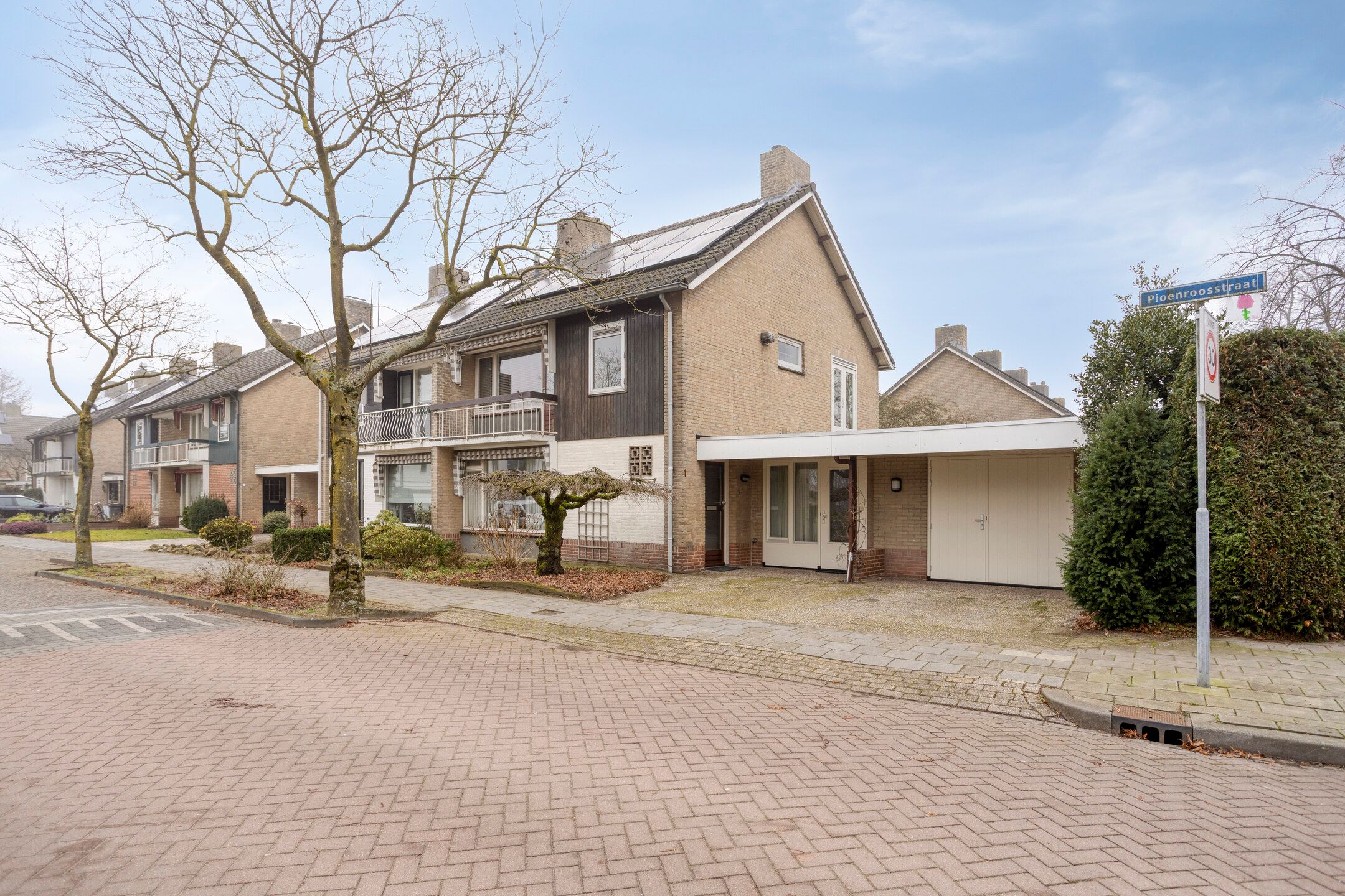 Foto 39 van Pioenroosstraat 1